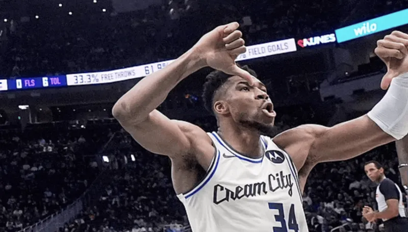 b体育直播-字母哥谈主场球迷嘘声：被嘘我就会回应，我觉得这并不公平