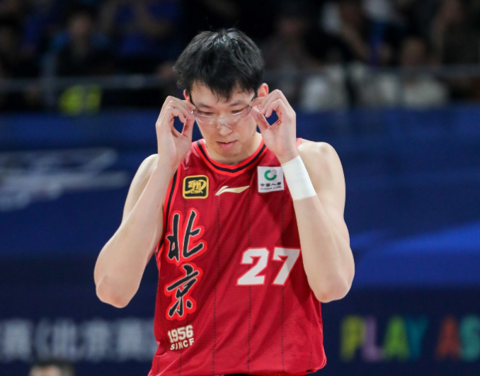 b体育直播-许利民:周琦眼睛初步检查不像去年那么严重 今晚肯定不打