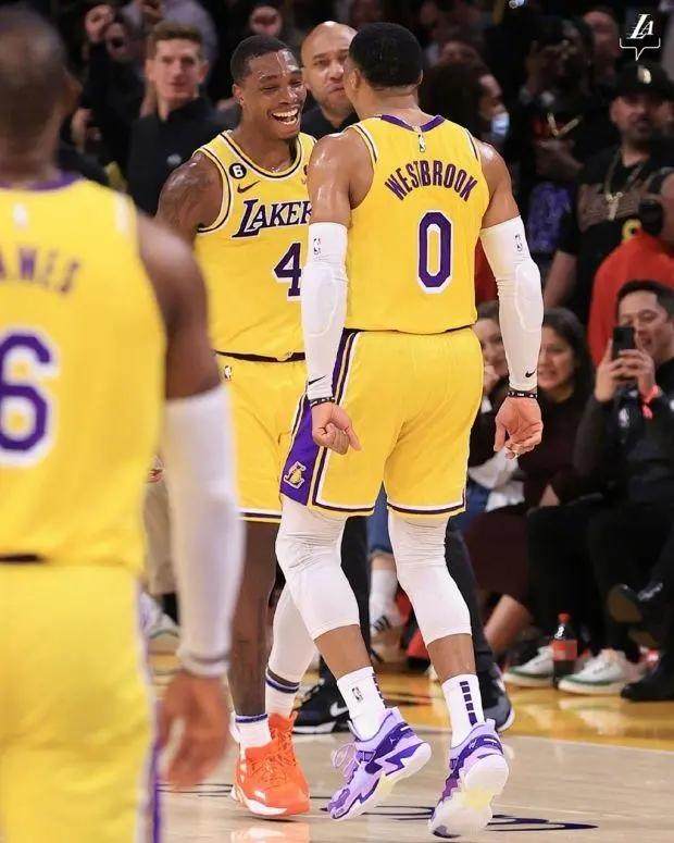 出任替补后持续高光 韦少拯救湖人更是拯救自己