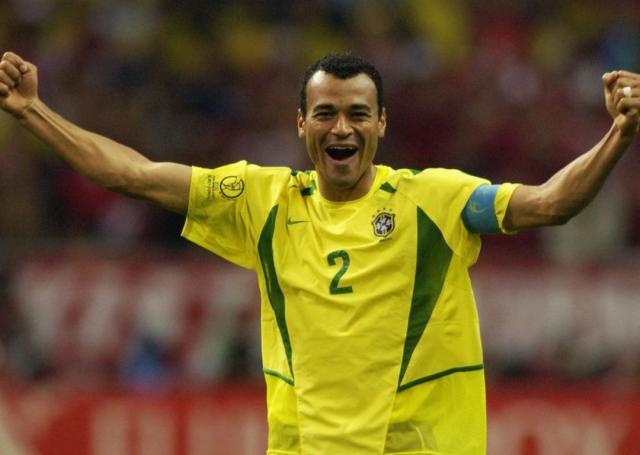 b体育下载-2022年2月22日,会让我们想到哪些传奇右后卫?